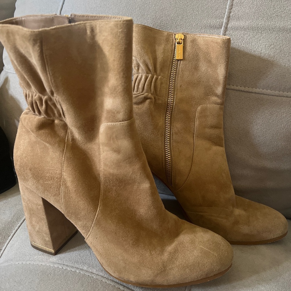 Michael Kors Tan suede boots
